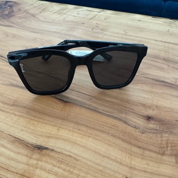 Otra Fyn by Quay Australia Black Sunglasses - Picture 5 of 5